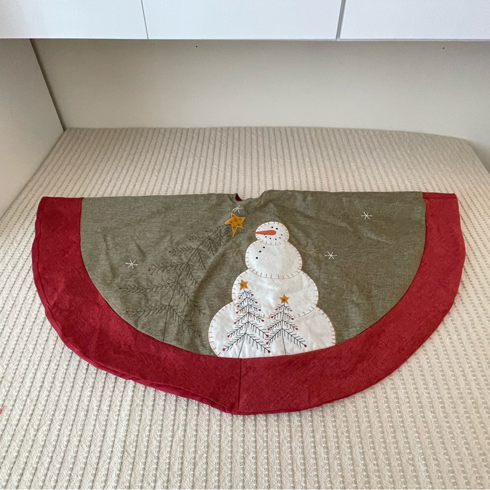 Festive Snowman Christmas Tree Skirt